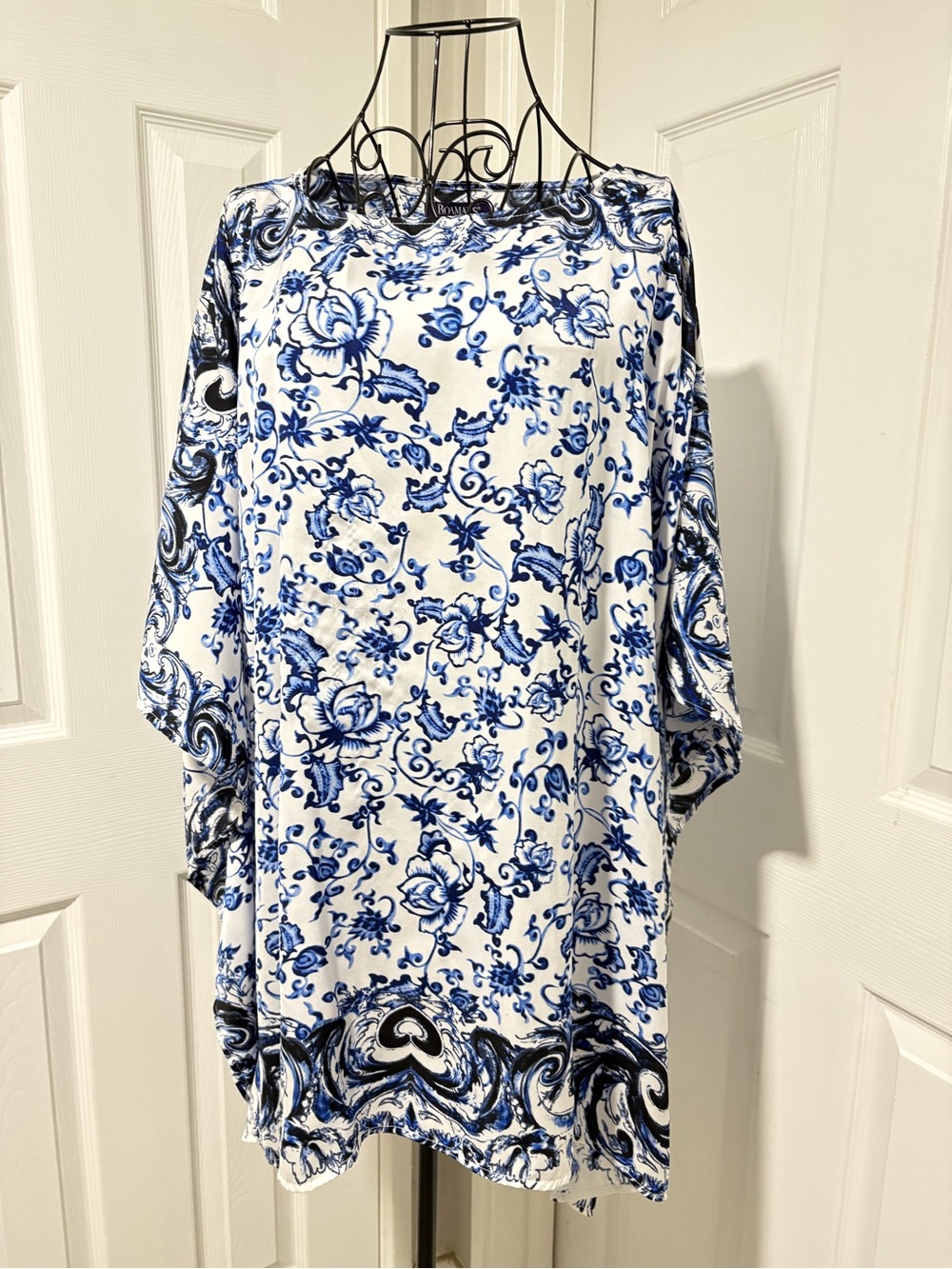 Plus Size Blue & White Lightweight Flowing Floral Women’s Poncho Style Tunic